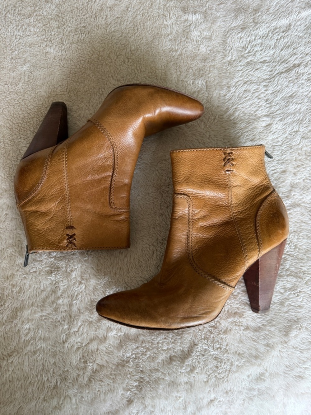 Frye Regina Heel Bootie - Cognac Leather